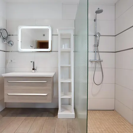 Annmette * 青斯特